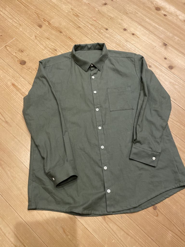 スタンダードなメンズ服
メンズシャツ