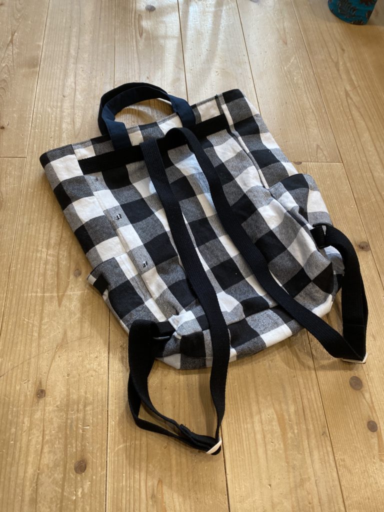 シャツをトートリュックにアップサイクル