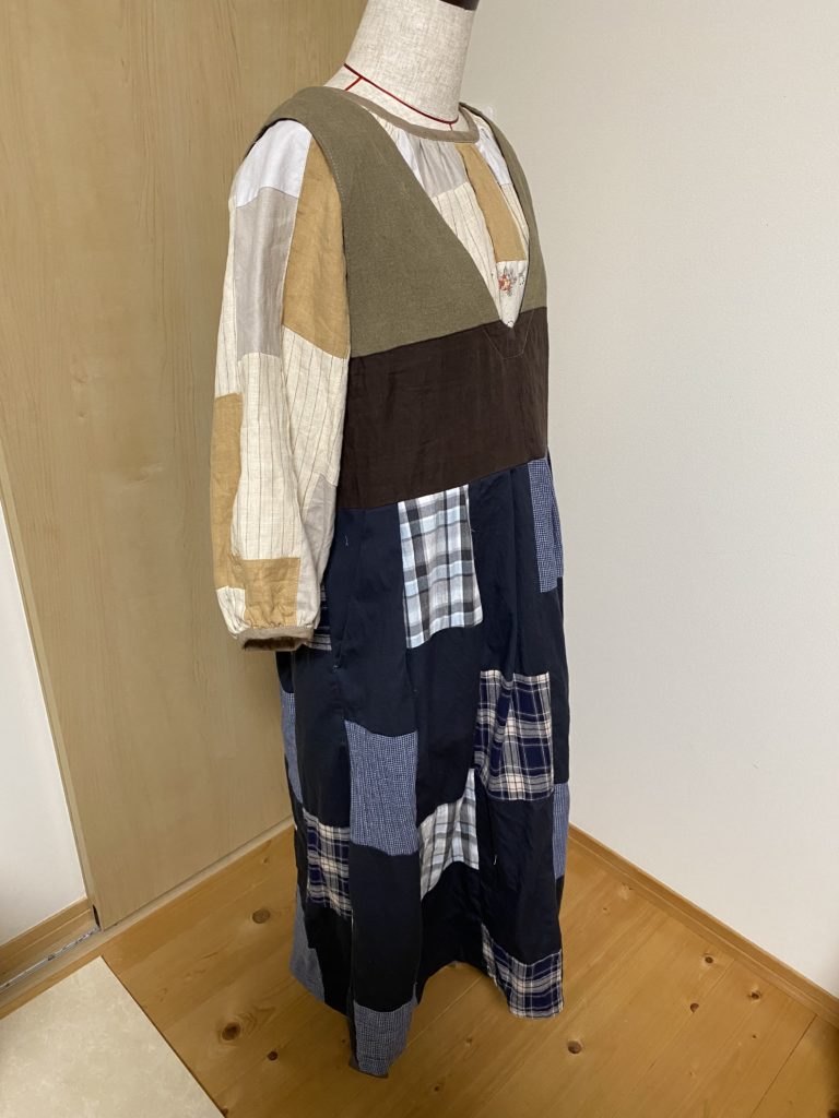 hooray（フーレイ）のVネックジャンパースカート