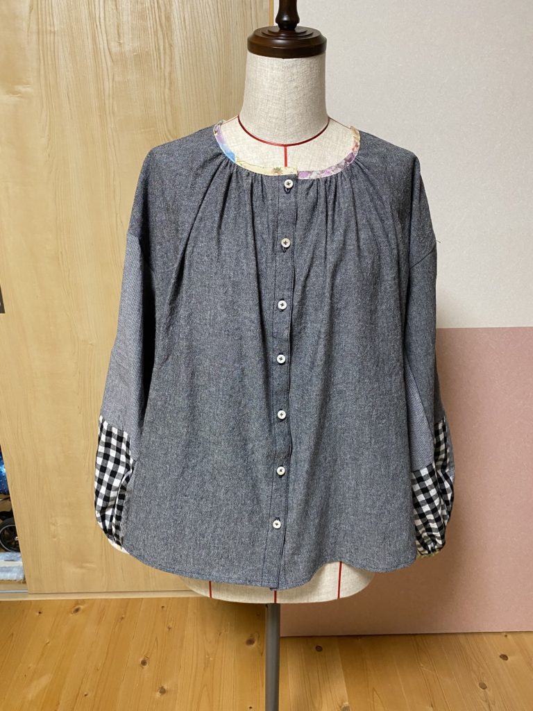 残糸先染めシャンブレー
ブラウス
