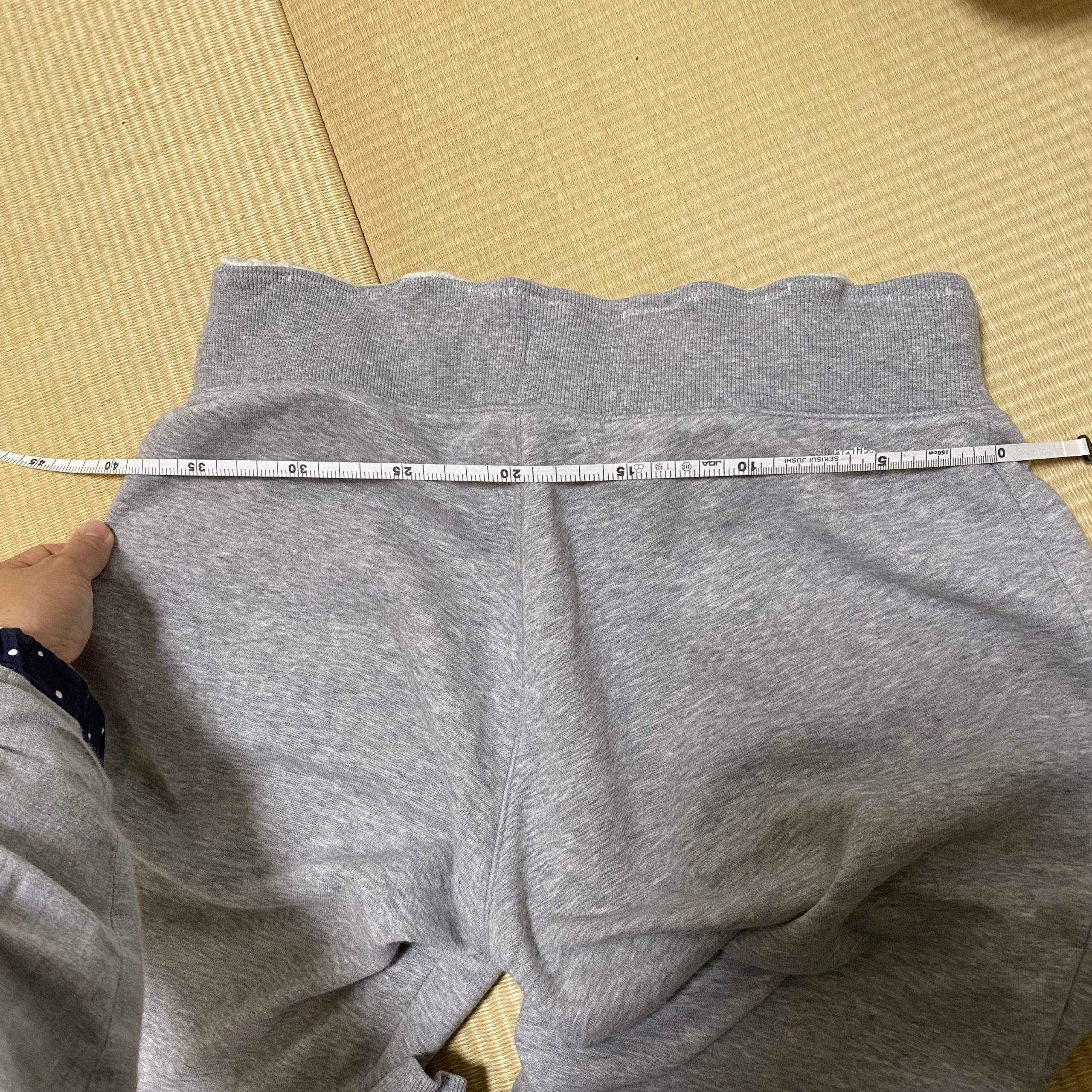 ヒップが入る寸法に測ります