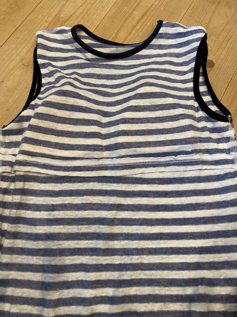 カップ付きタンクトップ
リネン